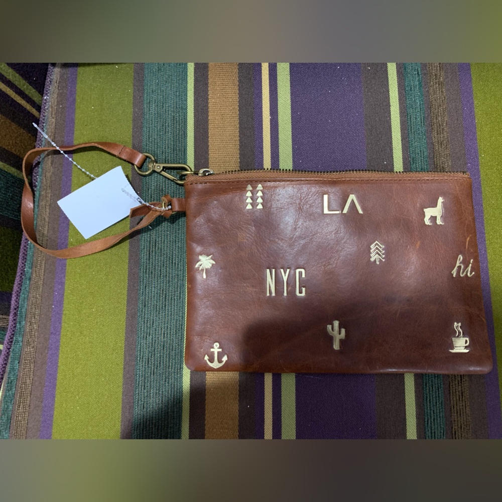 NWT Madewell Brown Leather Clutch Wristlet NYC LA Gold Accents